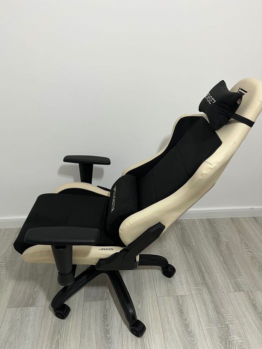 Scaun gaming nou