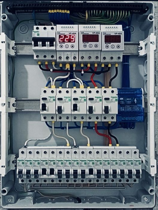 Шебер электрик. /  Мастер электрик