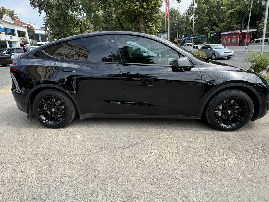 Продам Тесла Model Y.