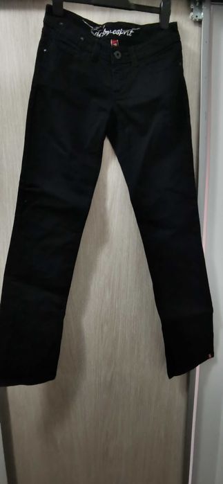 Vând 2 perechi de blugi clasici, negri, Esprit, 38 și 40, 70 lei/buc