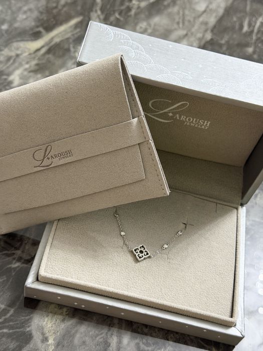 Браслет от бренда Laroush