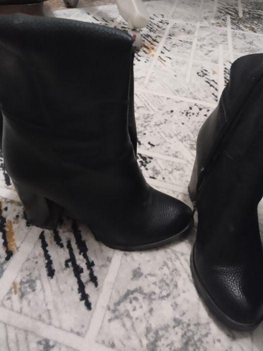 Продам весенние сапоги