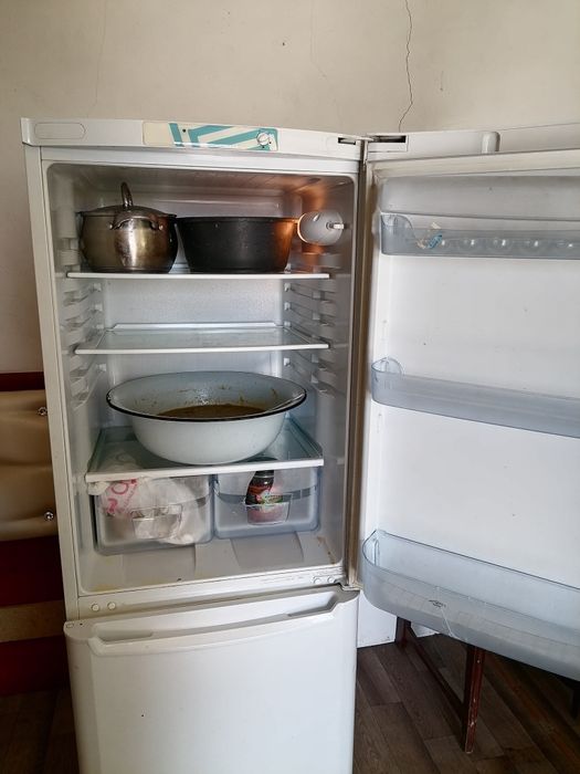 Продается холодильник:Indesit.model.B15.025