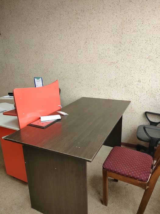 Офисная мебель стол стулья