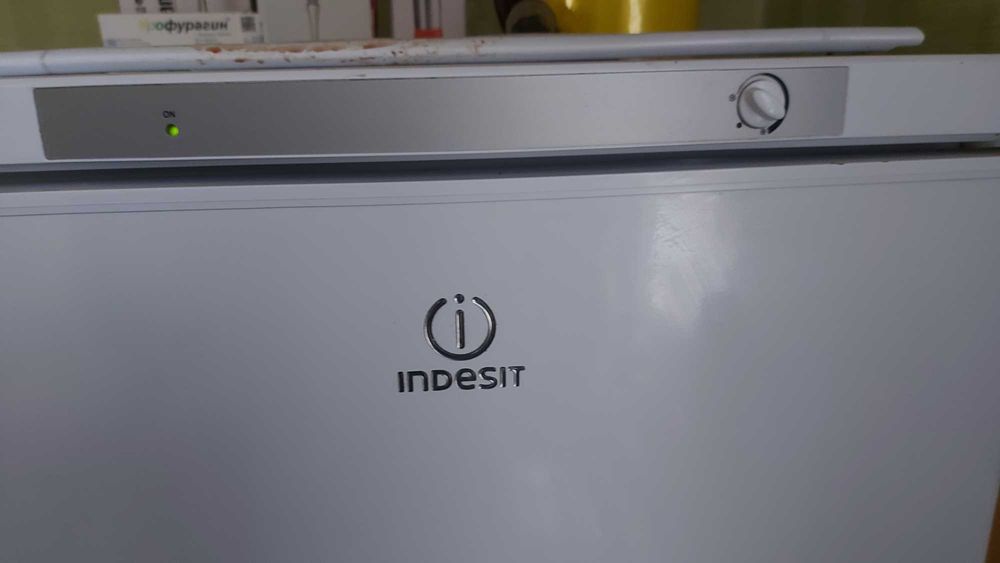 Холодильник " Indesit " продам