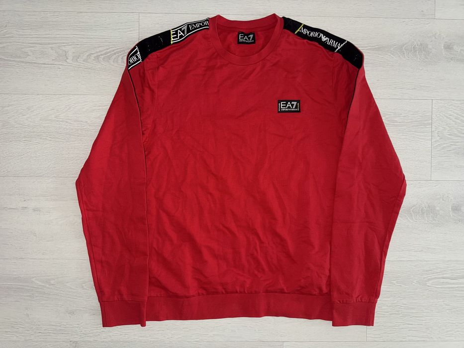 Продам свитшот EA7