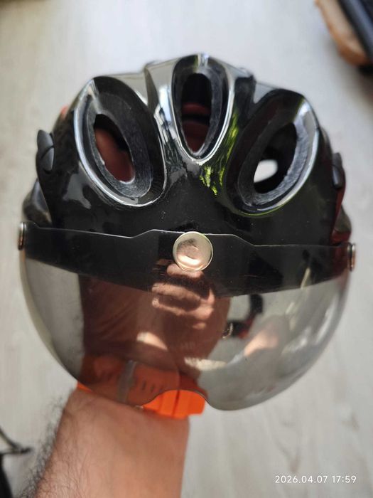 Casca bicicleta pentru vara cu 18 orificii ventilatie si viziera polarizata