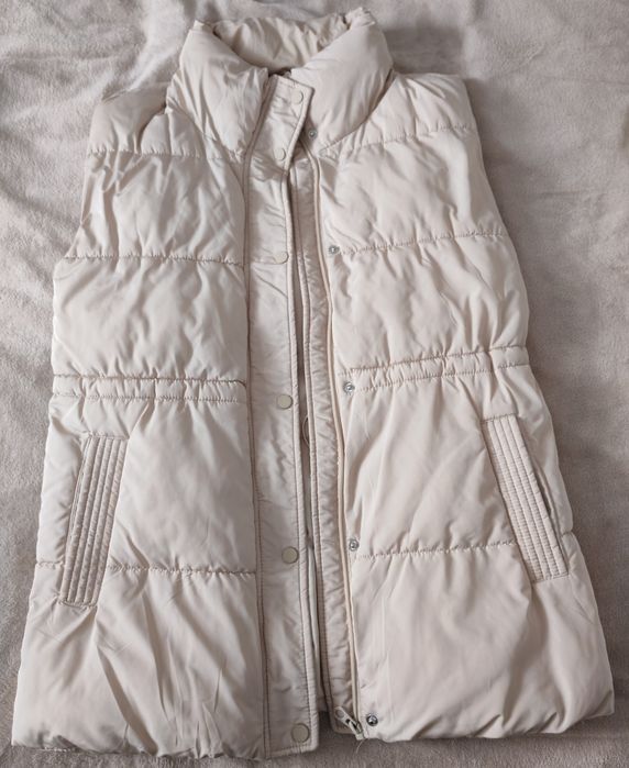 Дамско тънко бежово Яке SINSAY и Грейка Stradivarius
Дамско тънко бежо