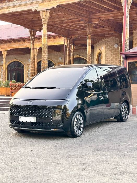 Avtomobil Hyundai staria