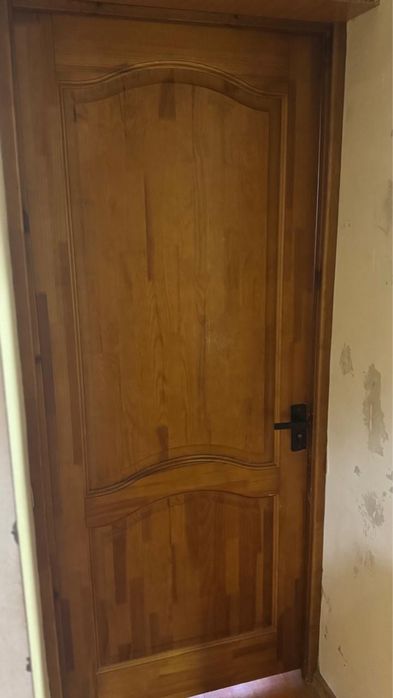Двери деревяные 8 штук