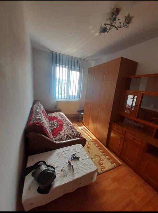 Inchiriez garsoniera govandar