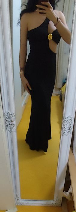 Дълга черна рокля