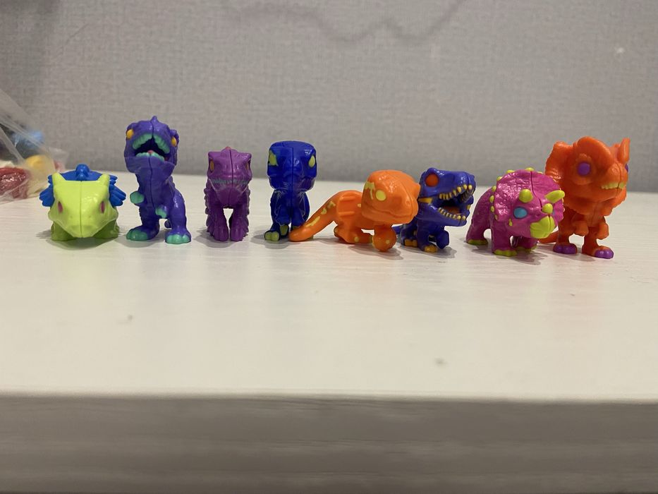 продам фигурки Киндер джой динозавры