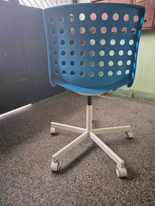 Ученически/офис стол на колелца