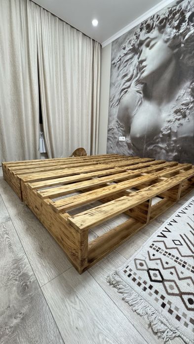Кровать с матрацом б/у в стиле “Loft”
