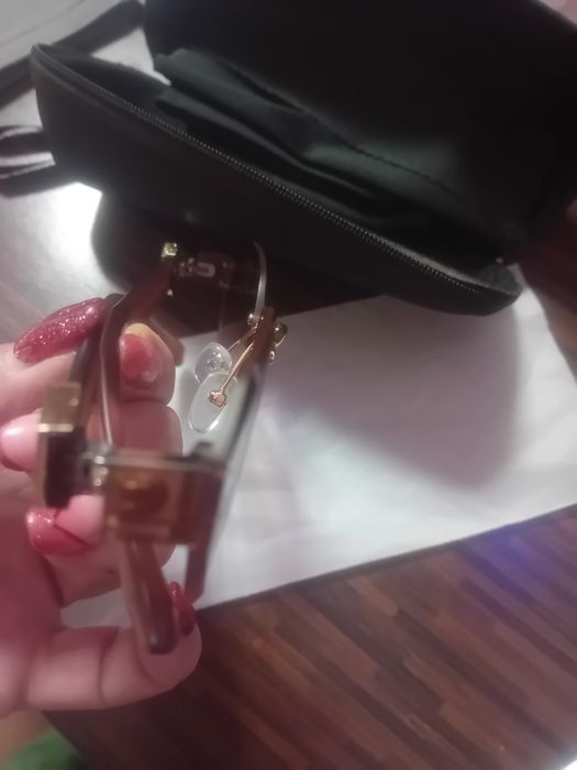 Чисто нови дамски очила с калъф и кърпичка