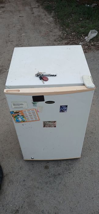Продам холодильник маленький неисправный
