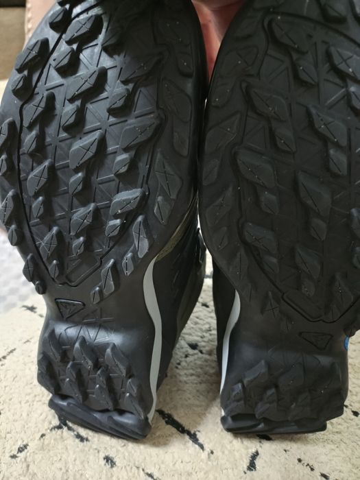 Продам кроссовки зимние