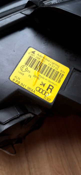 Фар от ауди а3 8р 2003г.