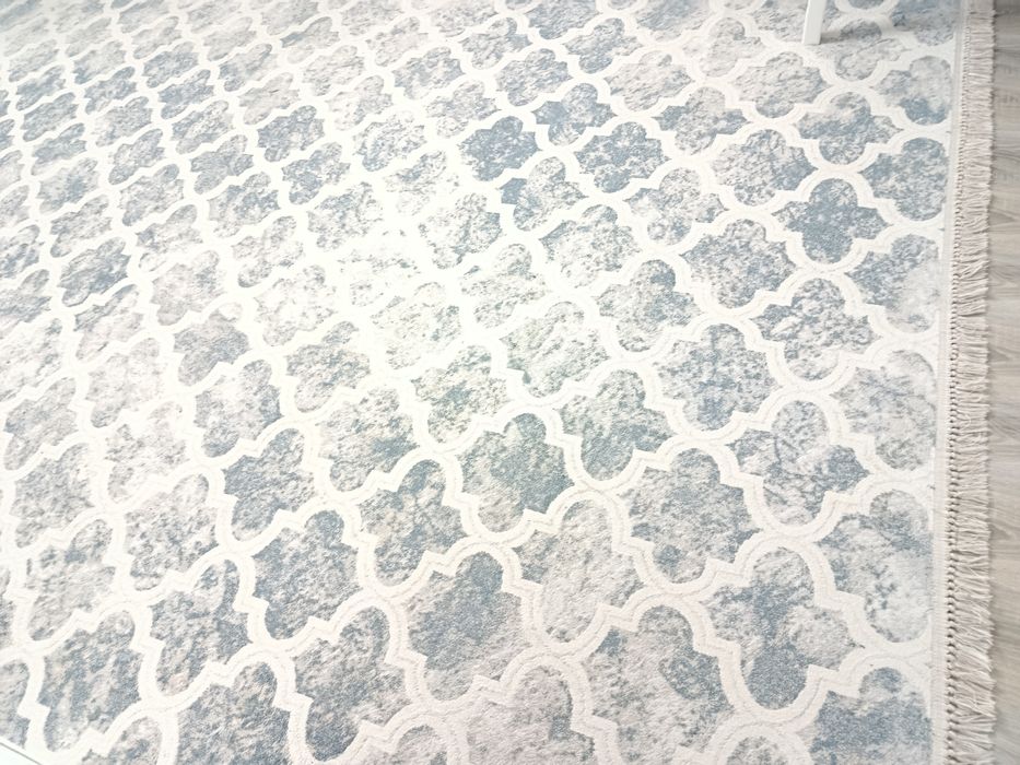 Продам 2 ковра размером 3 *5 и  1,5 *2.30