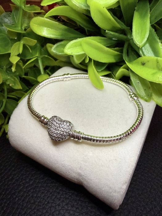 Посребрена гривна