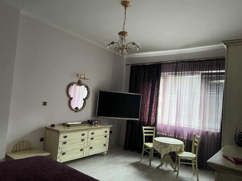 Дава се под наем Тристаен апартамент в София, Център - 130 кв.м за 1200 € - Снимка #1