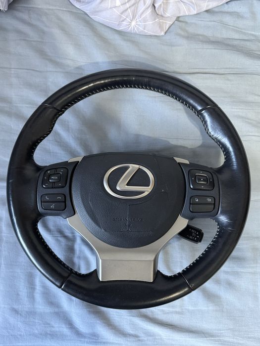 Lexus CT200h волан без еърбег