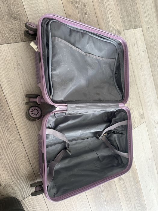 Продам чемоданы