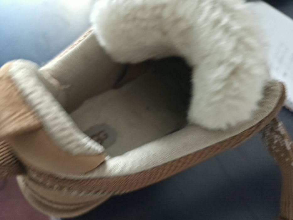 Vand papuci ugg noi