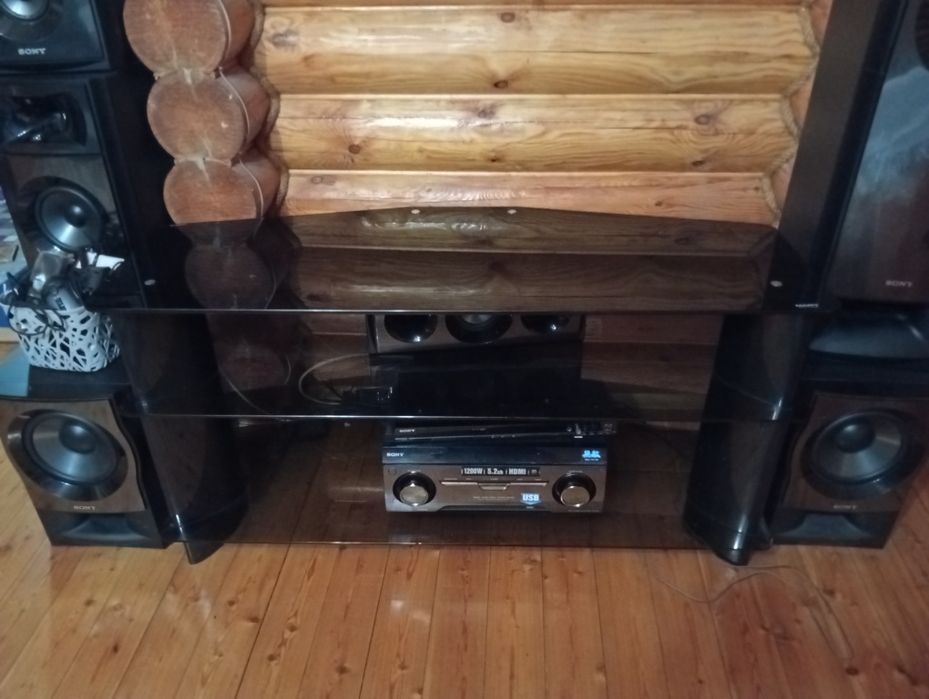 Продам столик под телевизор