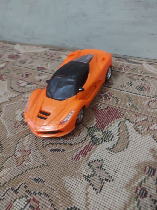 Игрушка машина открывается двери