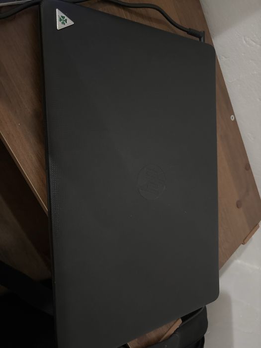 HP 15-bs1xx (Core i3-5005U, 4 GB ОЗУ).