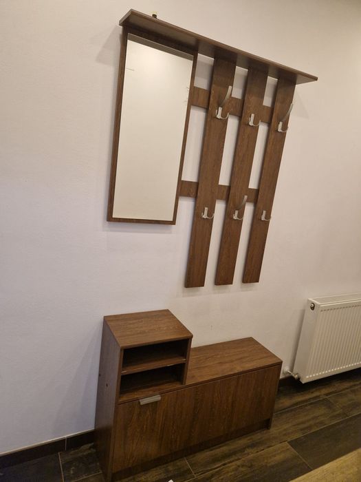 Vând cuier și pantofar