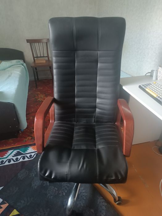 Продам  офисное компьютерное кресло