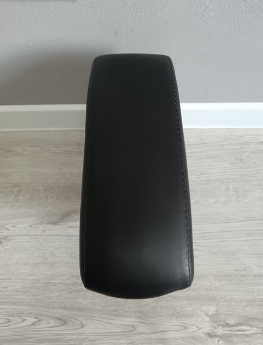 Продам подлокотники в машину