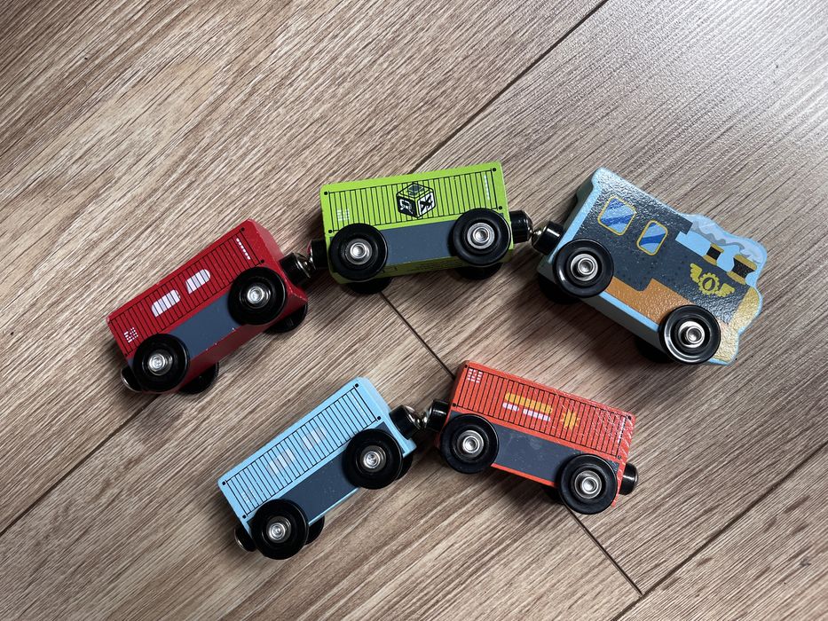 Монтесори дървени играчки + книжка (продават се в комплект)