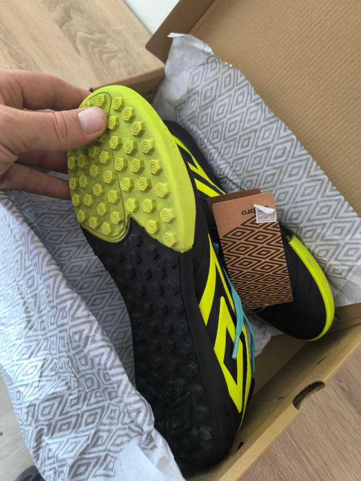 Стоножки за футбол Umbro 44