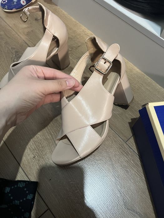 Продам босоножки в отличном состояний