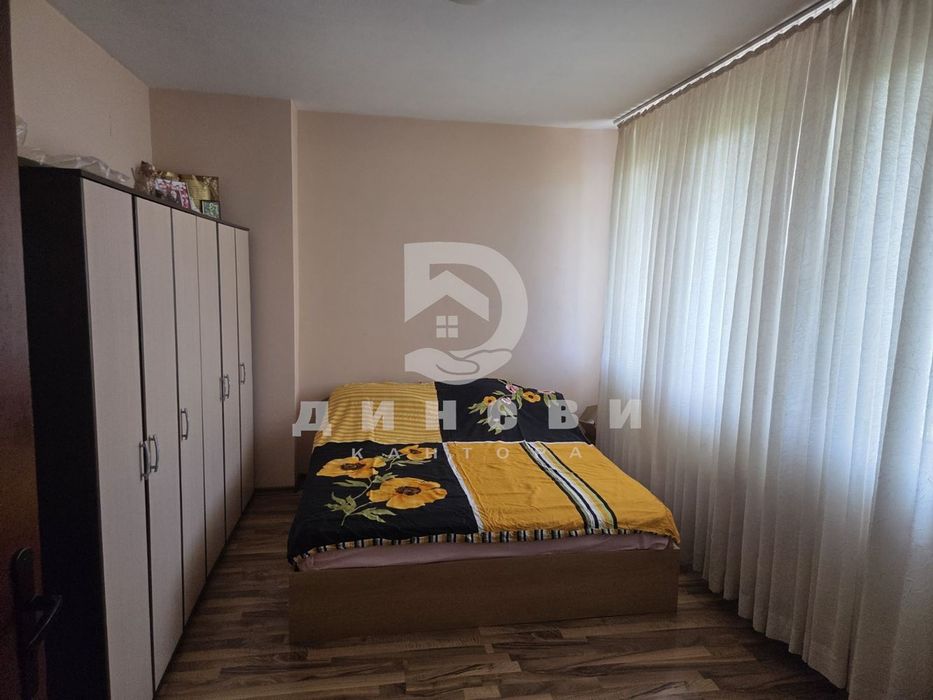 Двуетажна къща в село Могила