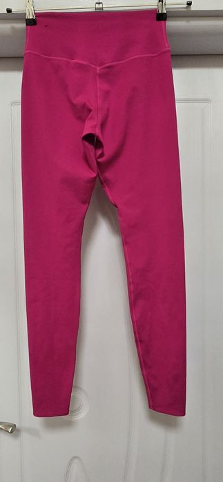 Дамско оригинално клинче.  В безупречен вид.  Nike DRI FIT