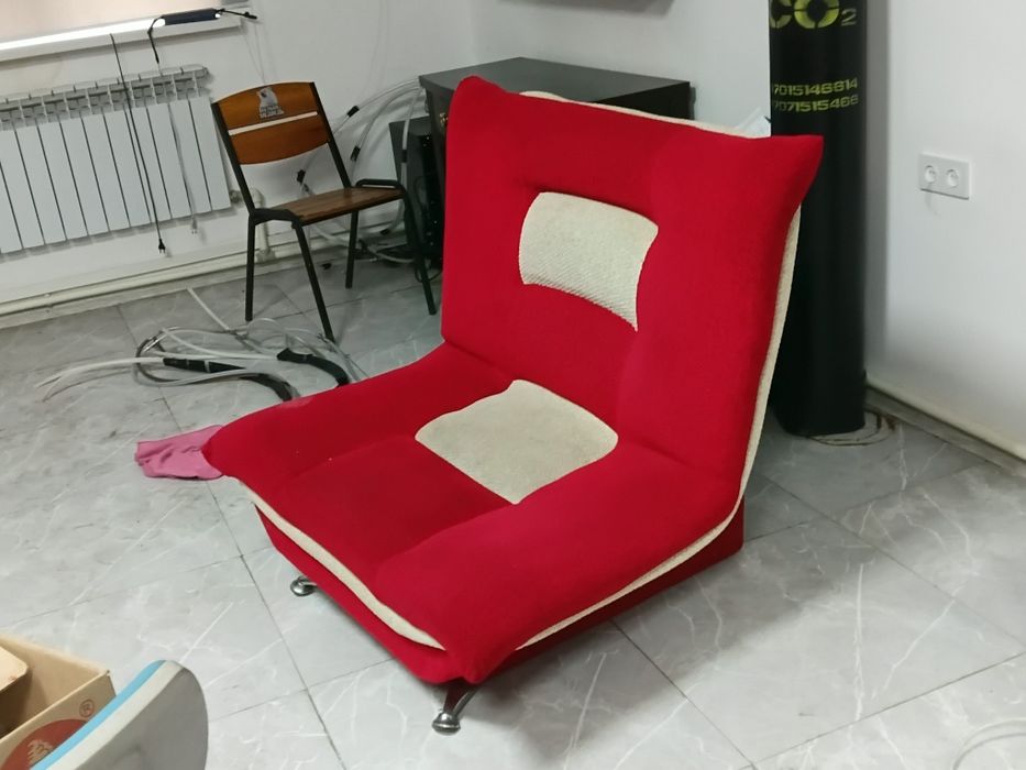 Кресло диван красный