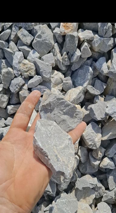 Pamant negru gradina piatra gri decorativa ornamentala hamuca nisip pietris agregate balastiera moloz balast refuz ciur compost piatra concasata
