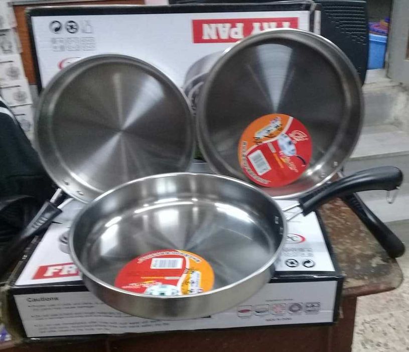 ПРОМО!! Комплект три тигана от Неръждаема стомана,Диаметър 22/24/26 см