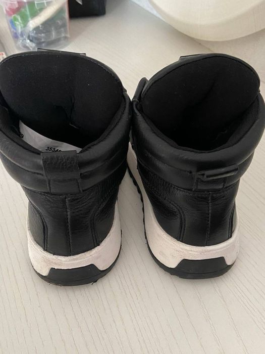 Продаеться детские сапоги