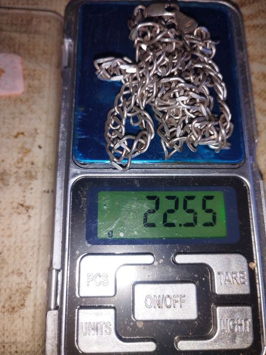 Сребърни синджир и гривна.