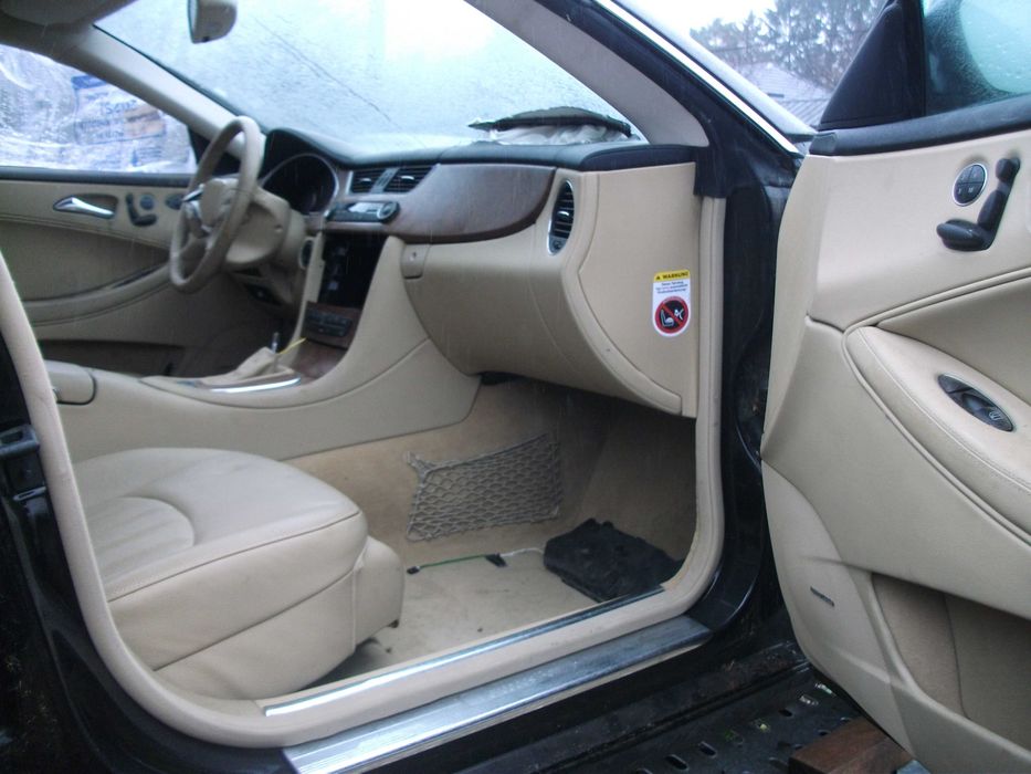 Cutie 7G-Tronic Mercedes V6 3500 si interior piele crem
