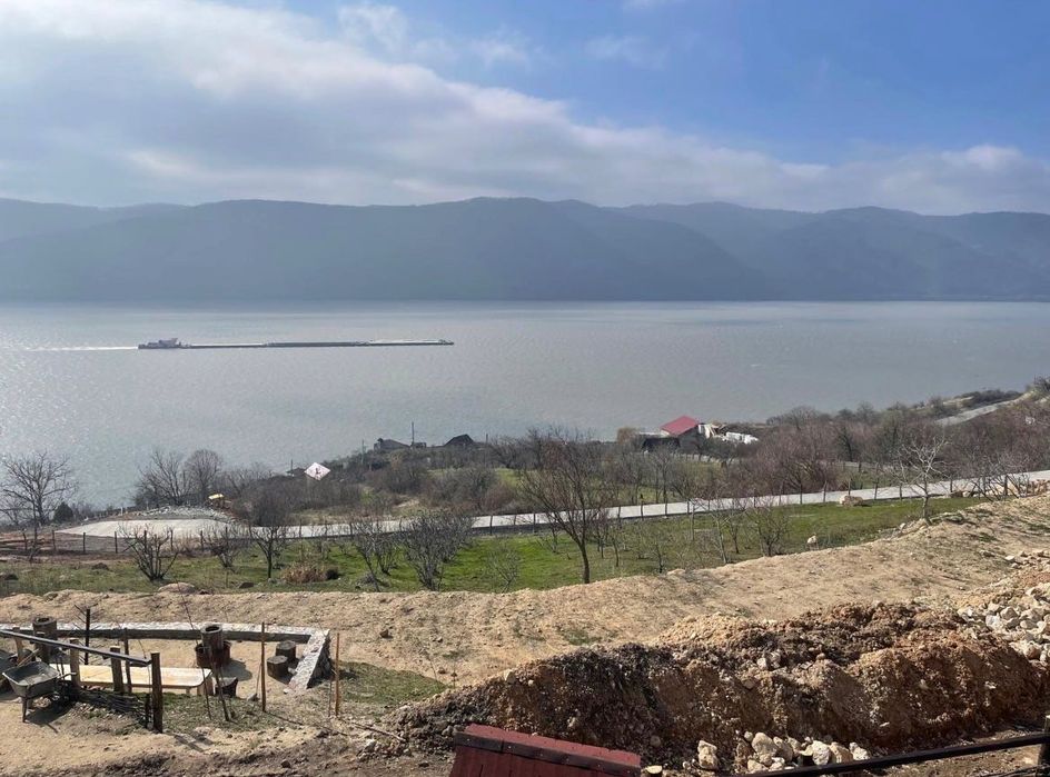 Teren intravilan svinita