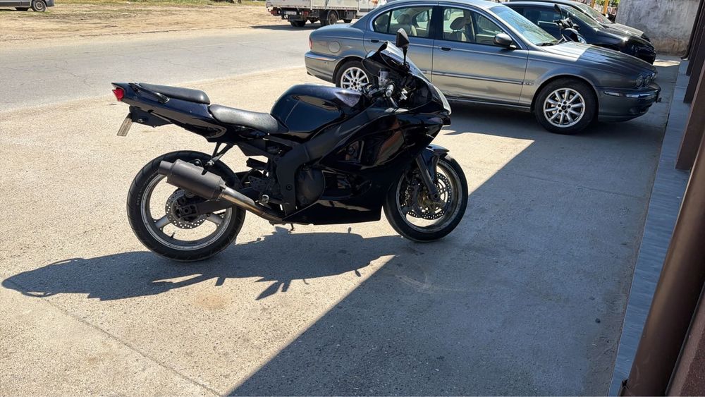 Vand sau schimb cu auto.Kawasaki Ninja ZX-6R 636 - 2003 - CARBURATOR - 120 CP - 37.000 KM