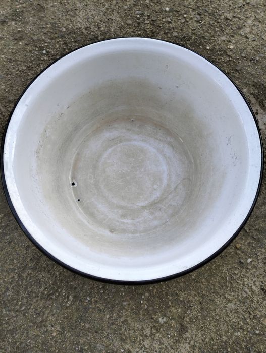 Емайлирана купа.