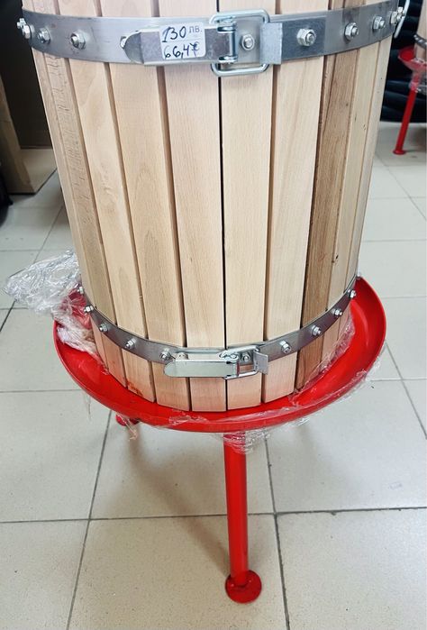 Преса за грозде българско производство/39л/.Размер на коша-35/45 см